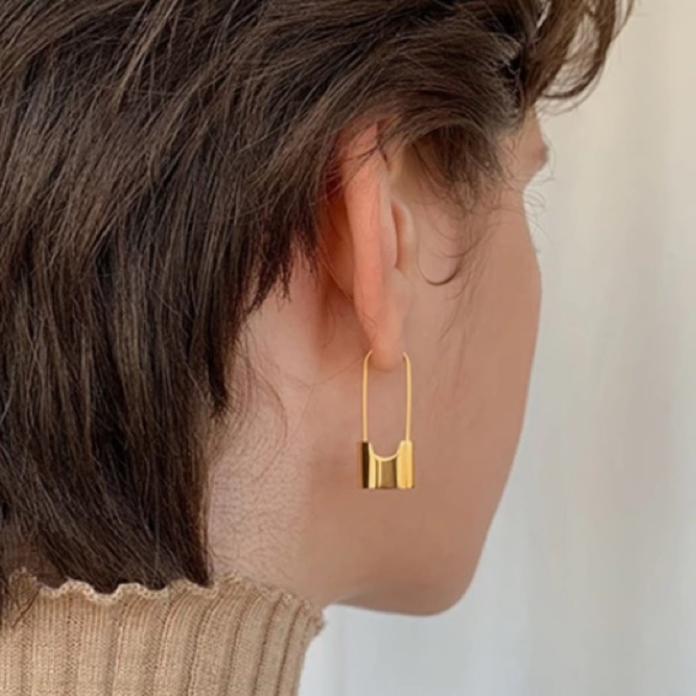 💛Insta 18K gold plated lock earrings - Picture 5 of 5